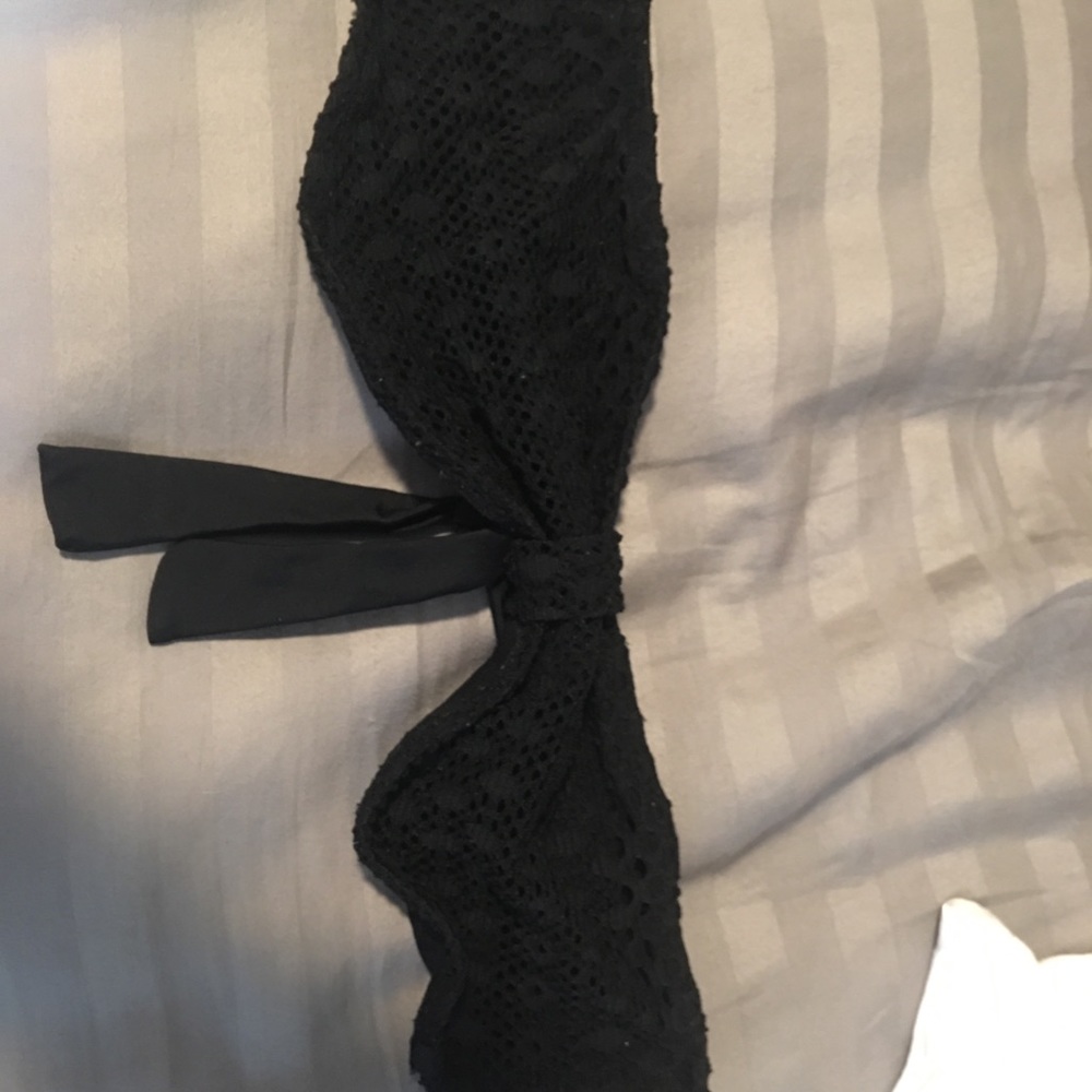 Black bikini top